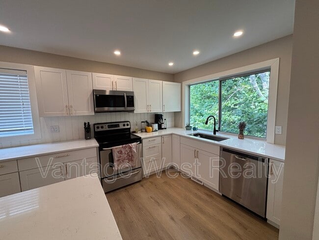 Building Photo - 1866 Millard Ct E