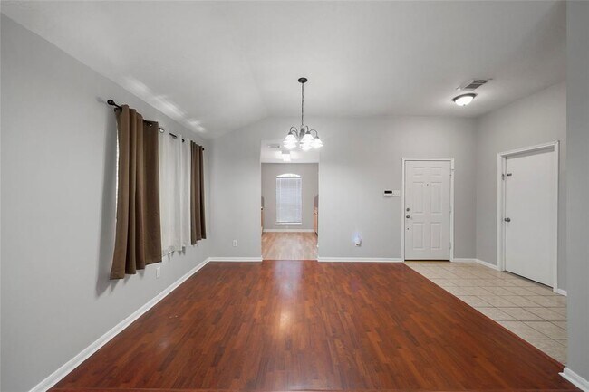 Building Photo - 10807 Twin Circles Dr