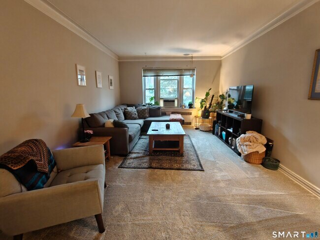 Foto del edificio - 70 Strawberry Hill Ave