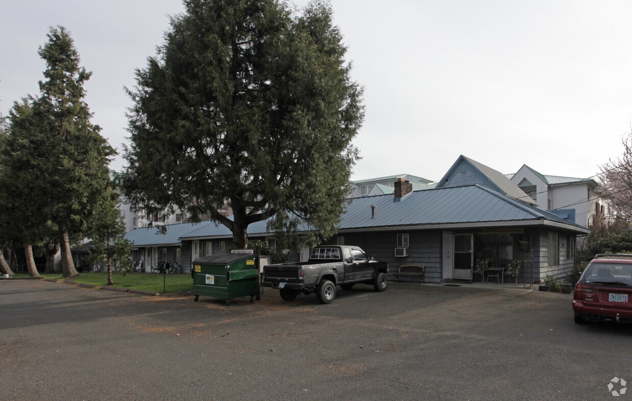 Primary Photo - 2423 Pacific Ave