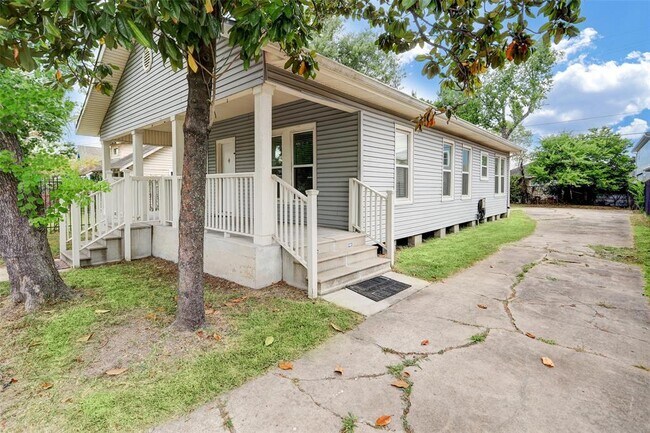 Building Photo - 2333 Lidstone St