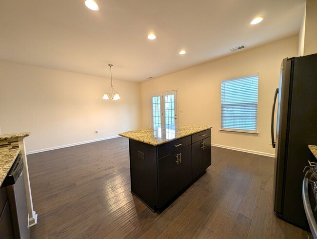 Building Photo - Beautiful Townhome Located in the City Park Community!