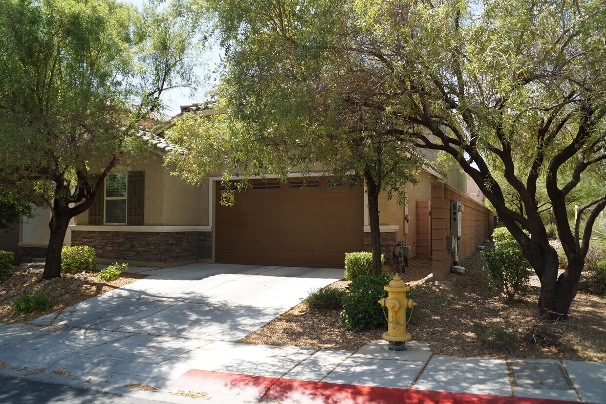 Primary Photo - 10137 Lady Apple Dr