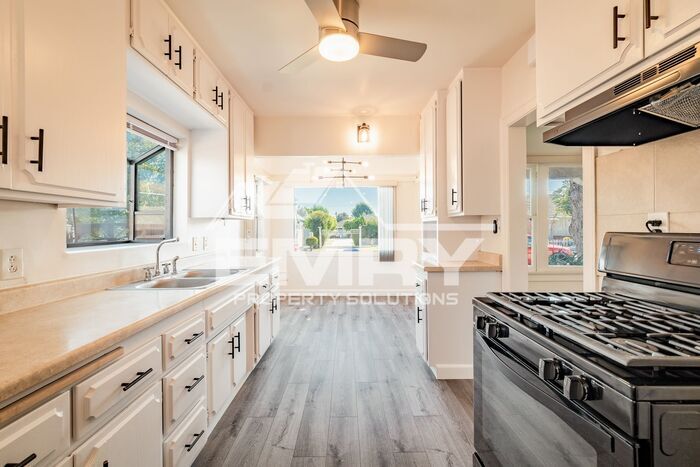 Foto principal - Charming 3-Bedroom Single Home in Lynwood ...