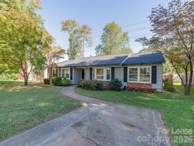 Foto del edificio - 709 Cooper Dr