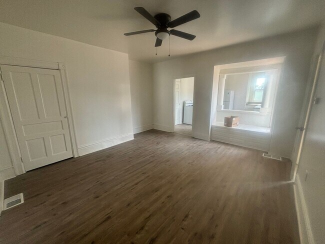 Building Photo - Amazing 3 bedroom 2 bath house located in ...