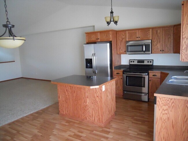 Foto del edificio - Westport Beach 3 Bedroom Bi-Level Twin Home