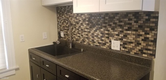 Building Photo - 2 br, 1 bath  - 373 Norton St 3rd