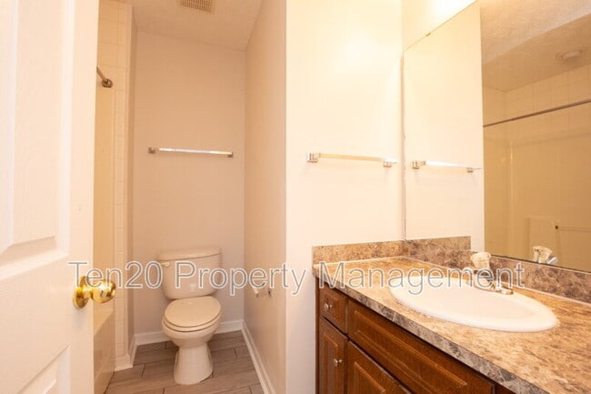 Building Photo - 6020 White Pine Dr