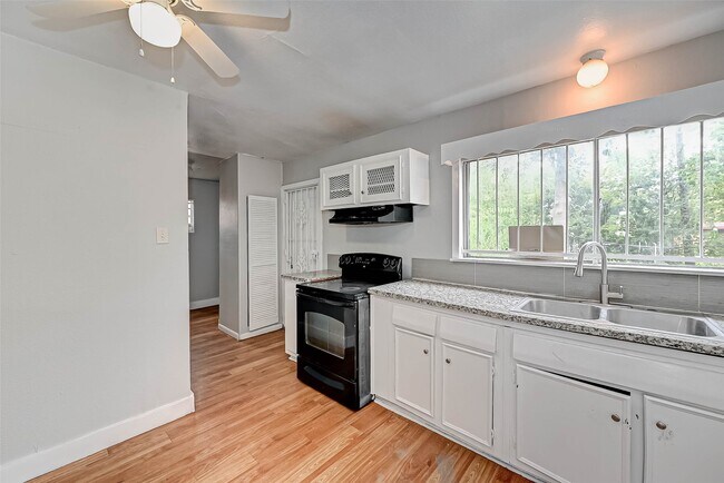 Foto del edificio - 4203 Tavenor Ln