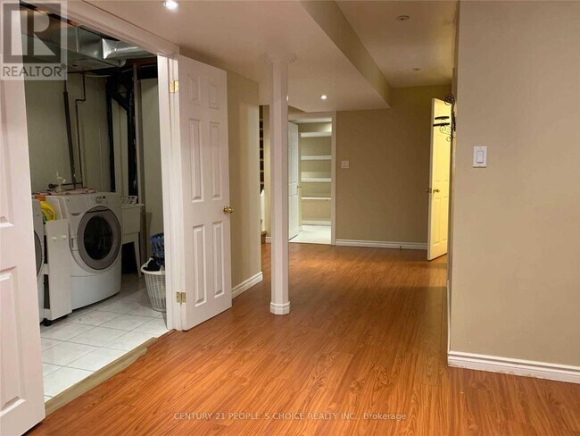 Photo du bâtiment - 5921 Stonebriar Crescent