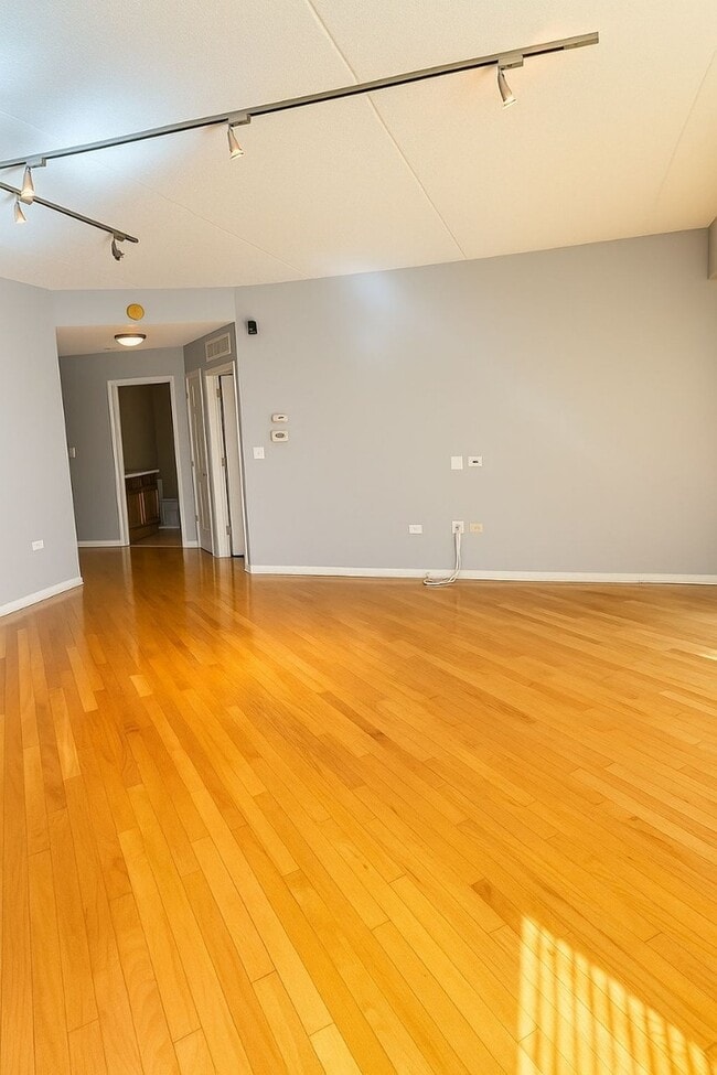 Building Photo - 77 N Quentin Rd