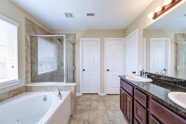 Foto del edificio - 26727 Henson Falls Dr