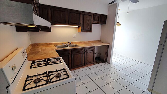 Foto del edificio - *Recently Updated 2BD/1.5BA Single Family Home Available for Rent in Mt Washington*