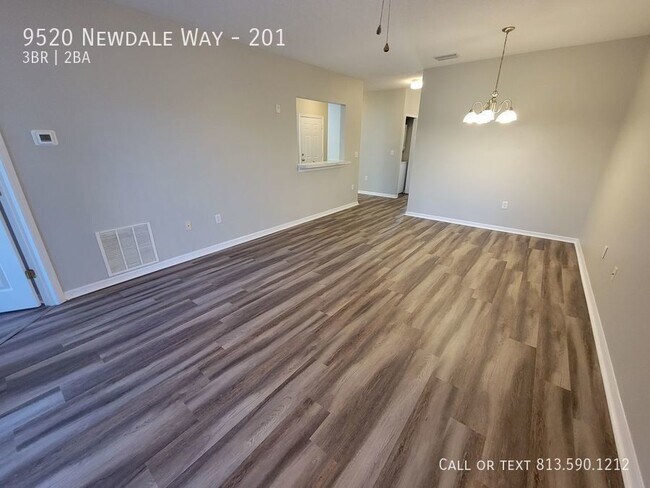 Building Photo - Beautifully Updated Riverview Condo