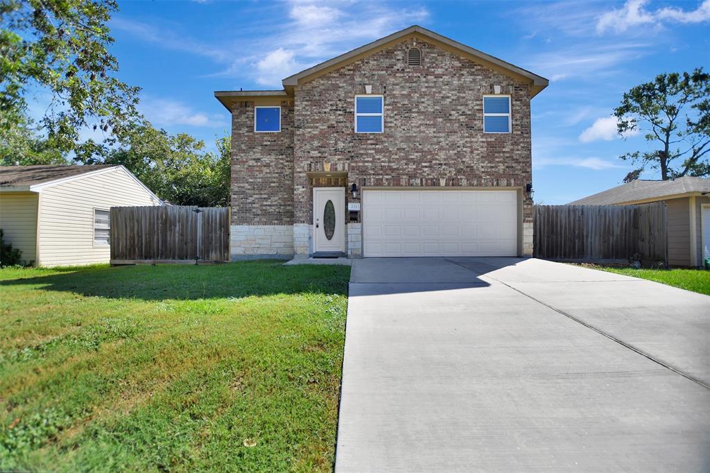 Foto principal - 221 Tilden Dr
