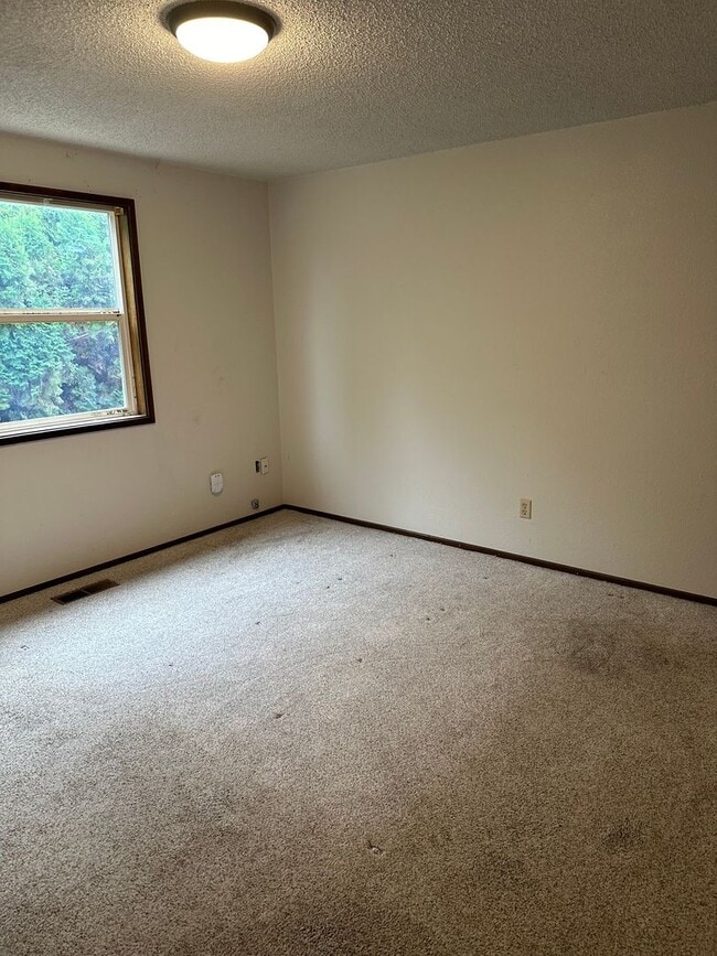 Building Photo - 3bedroom 2bath House