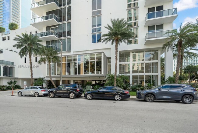 Foto del edificio - 600 NE 27th St