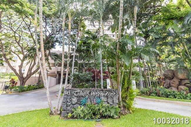 Foto del edificio - IMMACULATE and SPACIOUS (1,122 SQFT) FURNISHED 2BR 2BA 1PKG in Prime West Waikiki Location