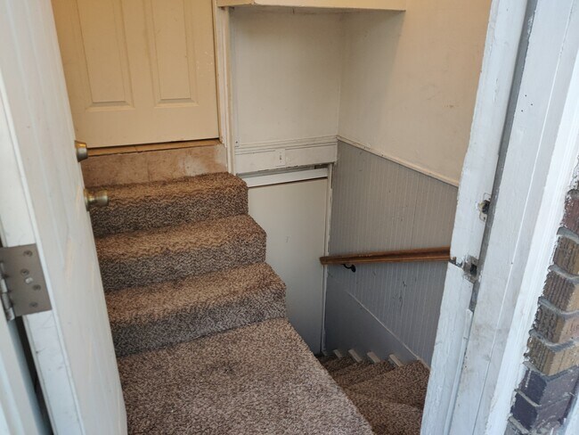 Building Photo - 825 Binford St