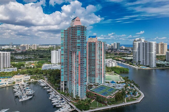 Foto del edificio - 3370 NE 190th St