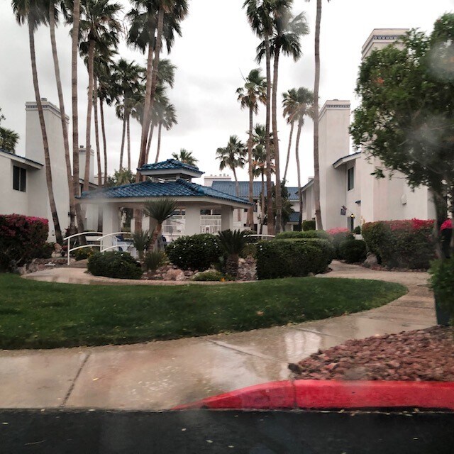 Foto del edificio - 1800 Clubhouse Dr