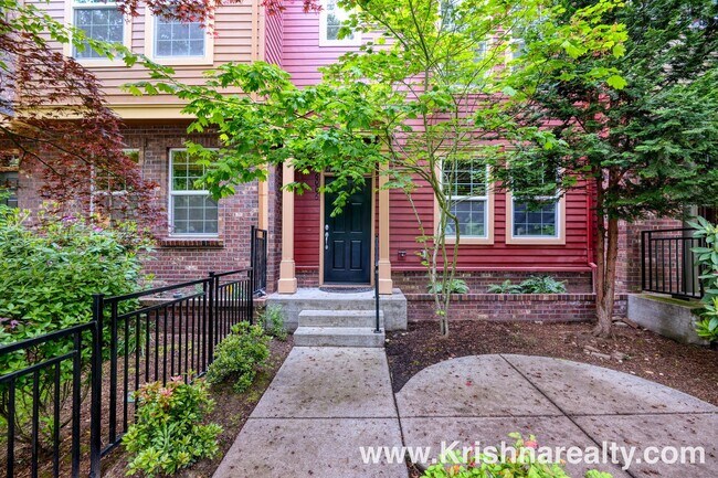 Building Photo - Orenco Gardens Townhome: 2BD, 2.5BA, 2-Car Garage | Near Nike & MAX