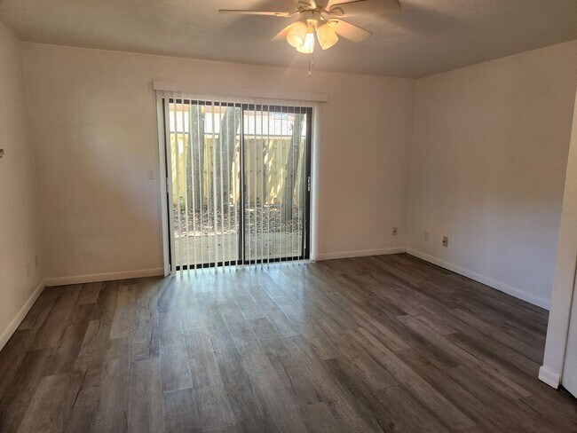 Building Photo - 1559 Hammock Dr