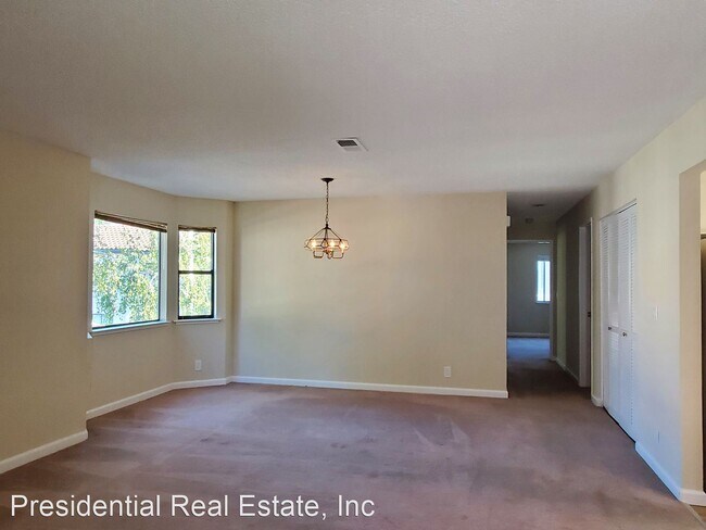 Building Photo - 715 San Conrado Terrace