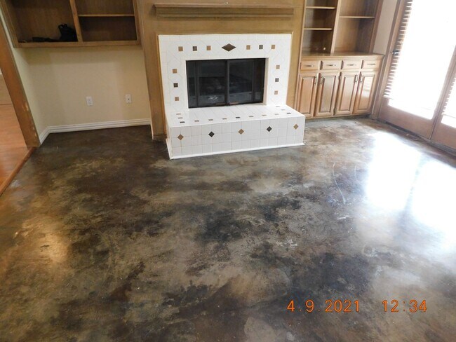 Foto del edificio - WEST SHERMAN 3/2/2 LARGE FENCED YARD!