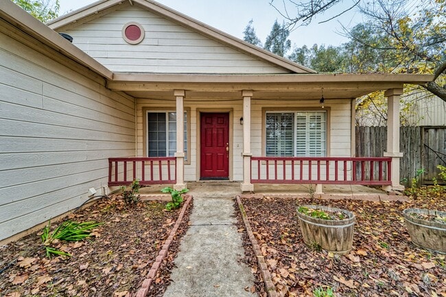 Building Photo - Olivehurst Living: 4 Beds, 2 Baths with Easy Commuting