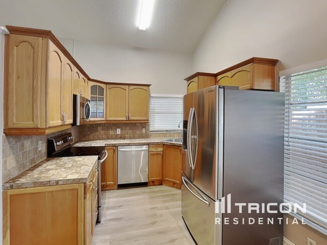 Building Photo - 328 Sir Lawrence Dr