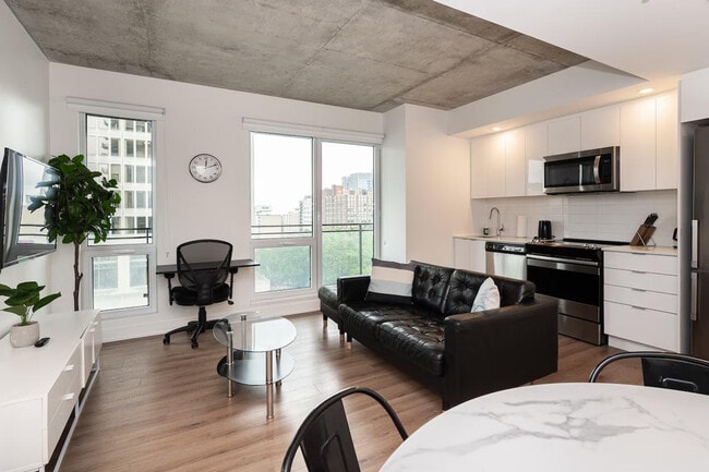 Building Photo - 1475 Rue St-Hubert