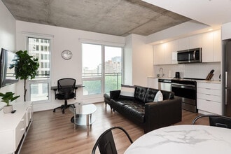 Building Photo - 1475 Rue St-Hubert