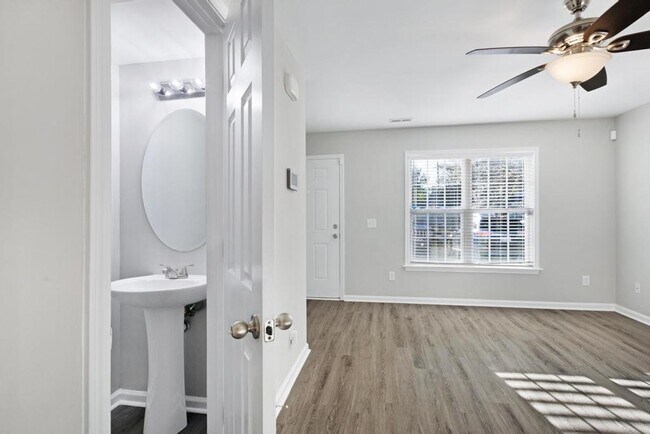 Foto del edificio - Great Townhome! City Limits! Carolina Forest!