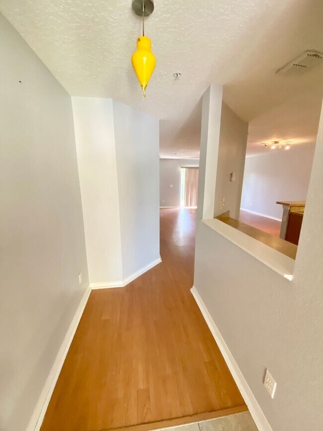 Foto del edificio - 3/2.5 Townhouse For Rent in SouthMeadow