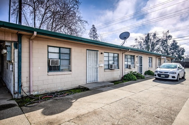 Building Photo - 2501-2505 Fruitridge Rd