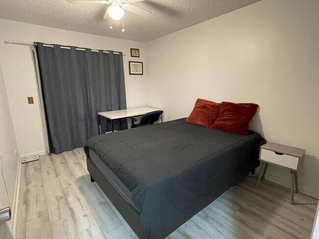 Foto del edificio - 227 Fanshaw F