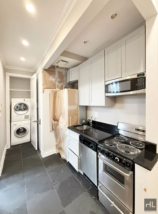 Building Photo - East 5th Street