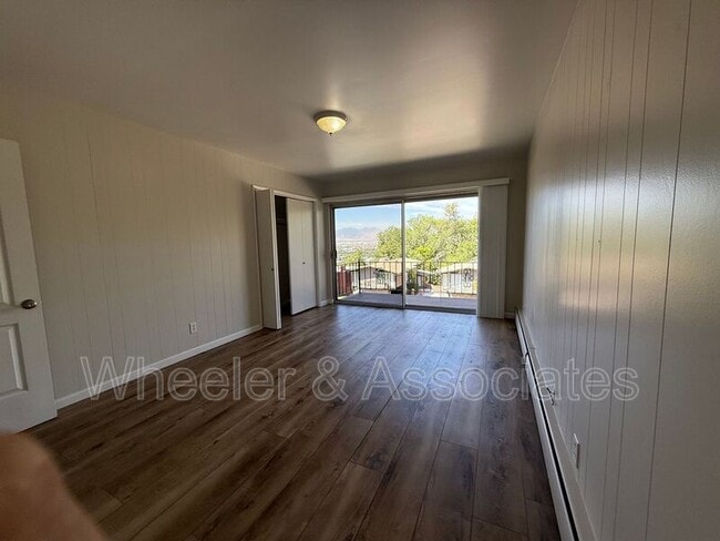 Building Photo - 638 Columbus St E
