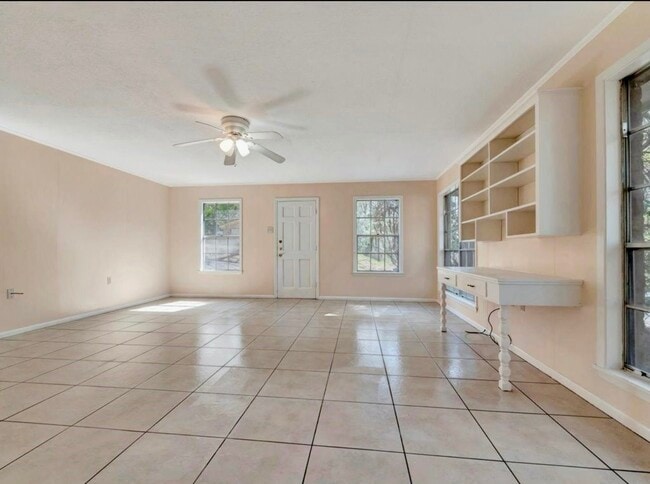 Building Photo - 1529 Shelton Dr