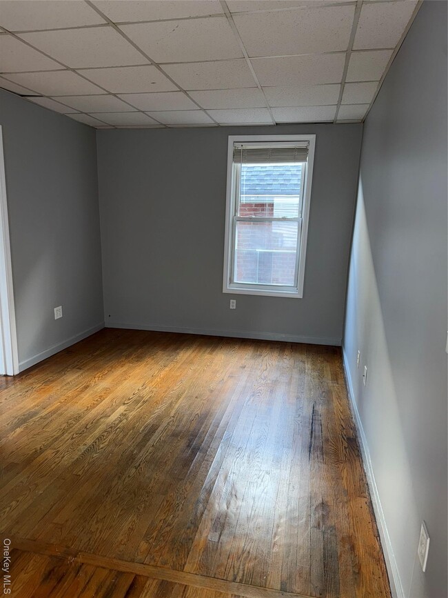 Building Photo - 54 Gifford Ave