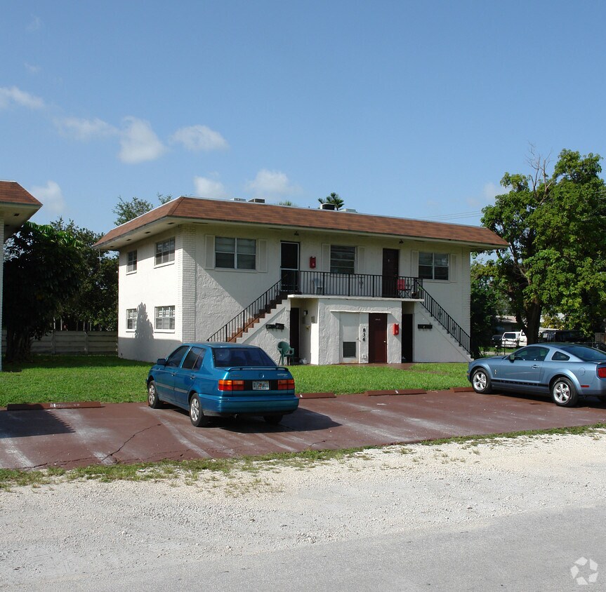 Foto principal - 832-836 SW 30th St
