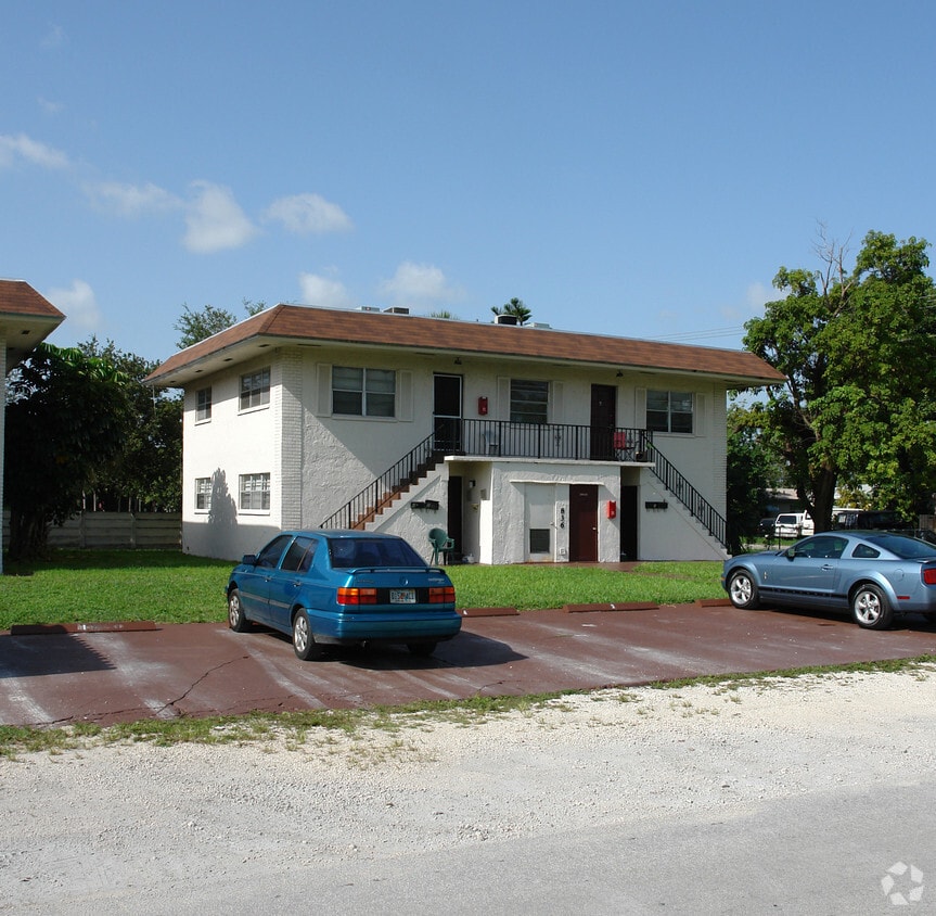 Primary Photo - 832-836 SW 30th St
