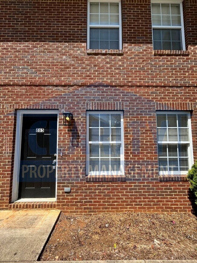 Foto del edificio - Conveniently located 2 bedroom townhome!