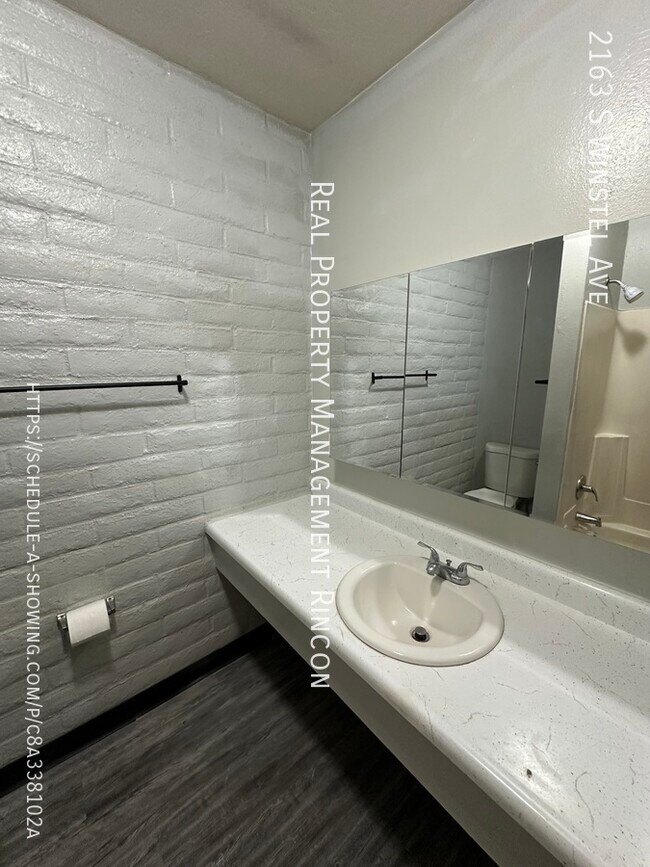 Foto del edificio - 2163 S Winstel Ave