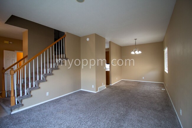 Foto del edificio - $1,022.50 Off Deposit! Spacious 2 Story ho...