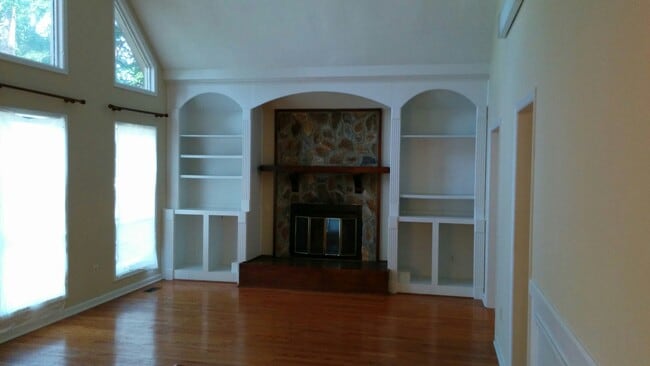 Building Photo - Large 4BR in Marietta