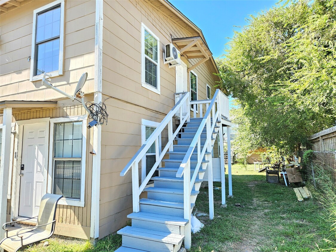 Building Photo - 5008 Ave S