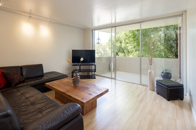 Foto del edificio - 11750 W Sunset Blvd